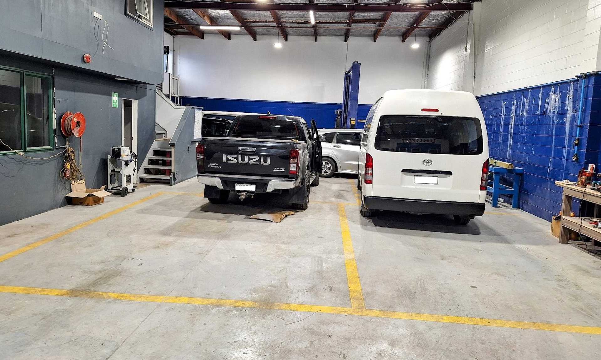 Magpies Nest Panel & Paint Workshop